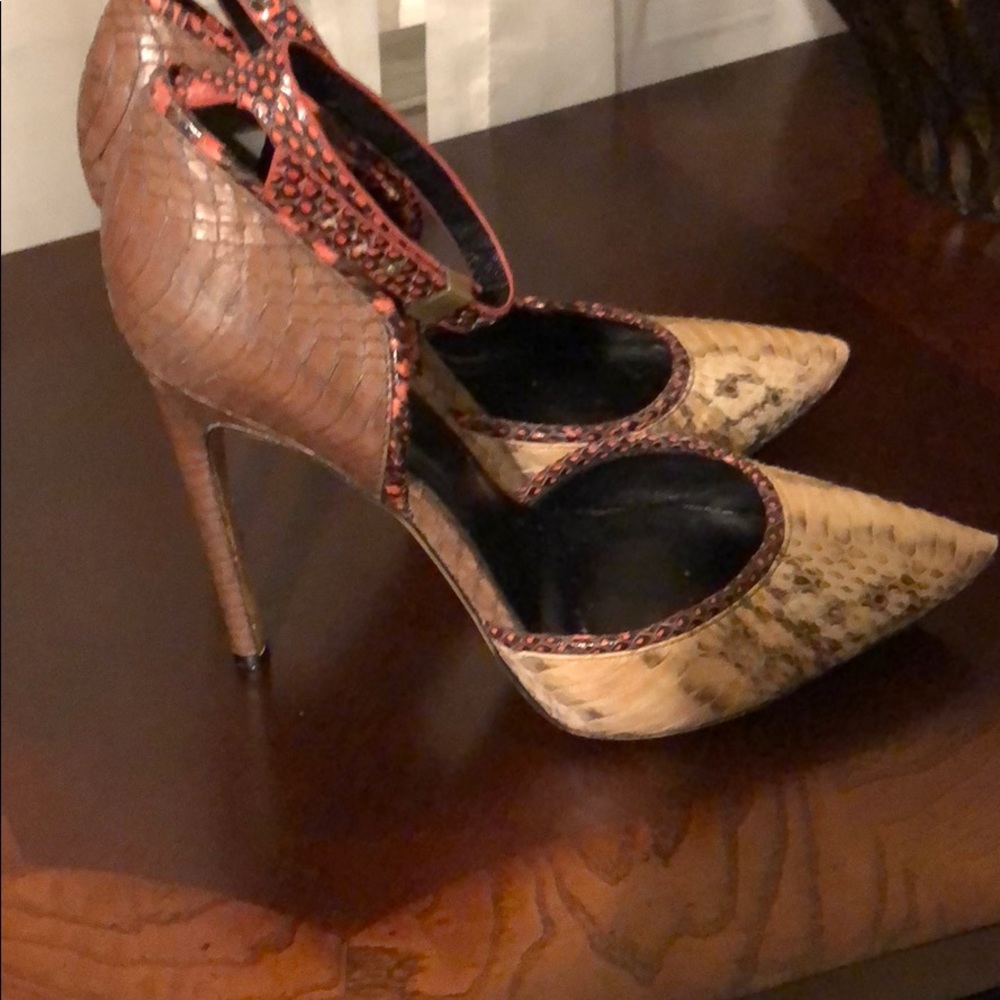 Vero Cuoio Rachel Roy high heels
